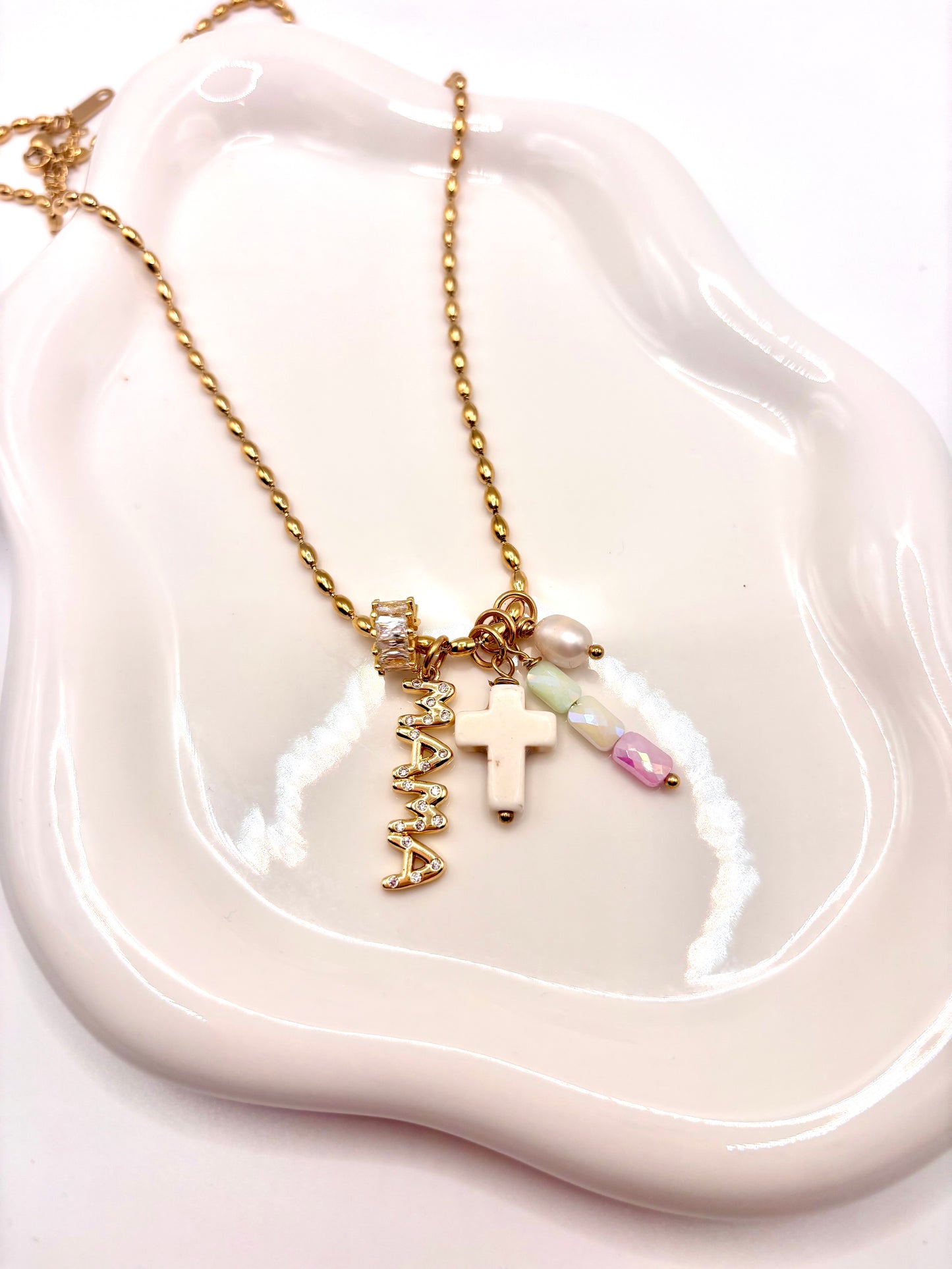 Siempre Mamá Necklace