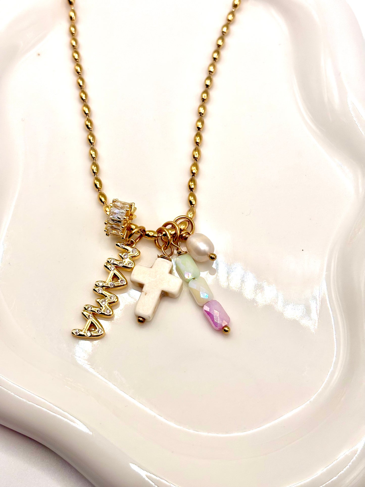 Siempre Mamá Necklace