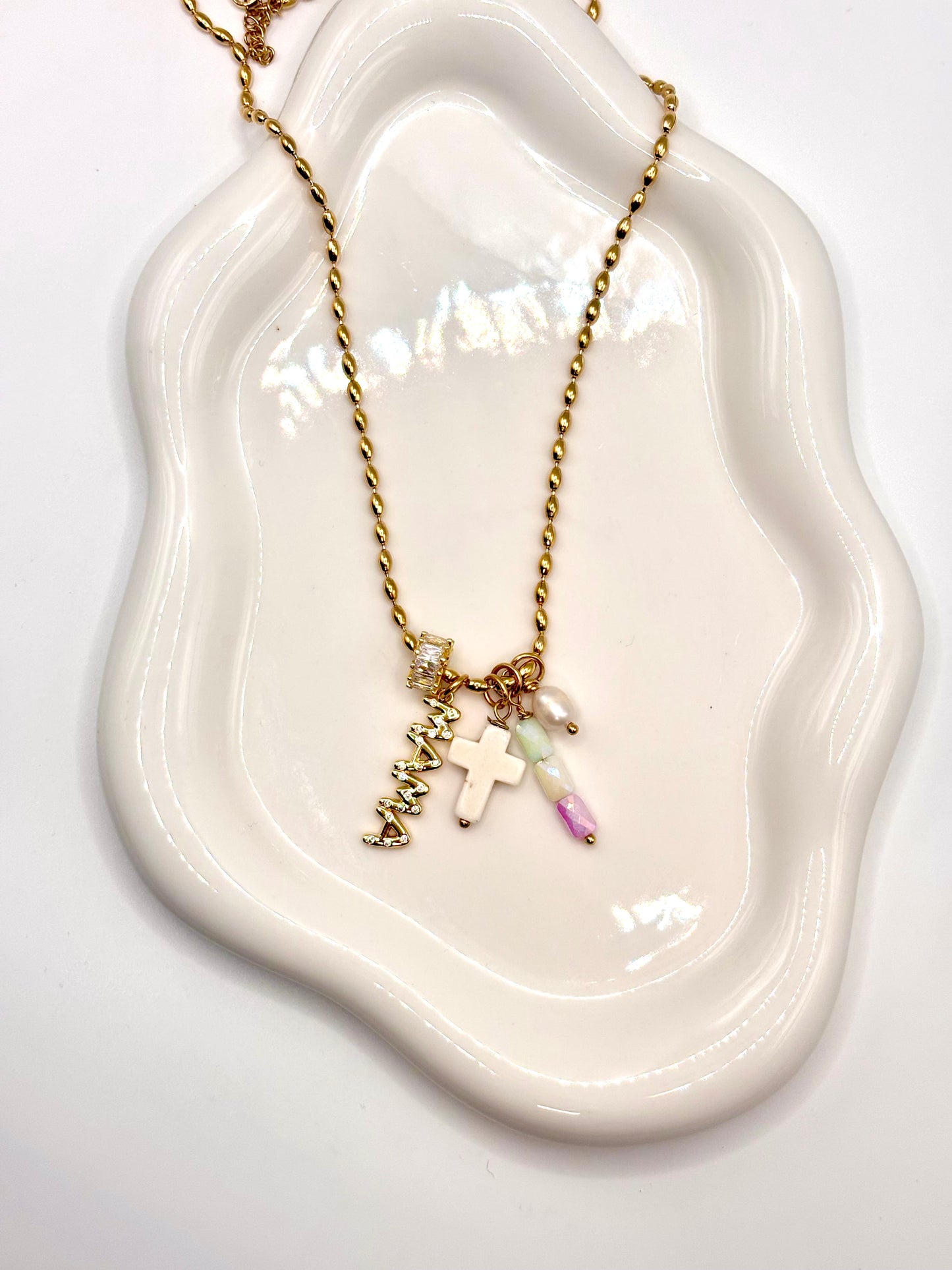 Siempre Mamá Necklace