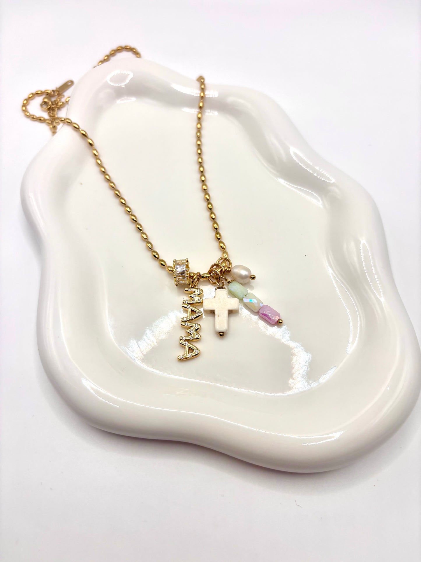 Siempre Mamá Necklace