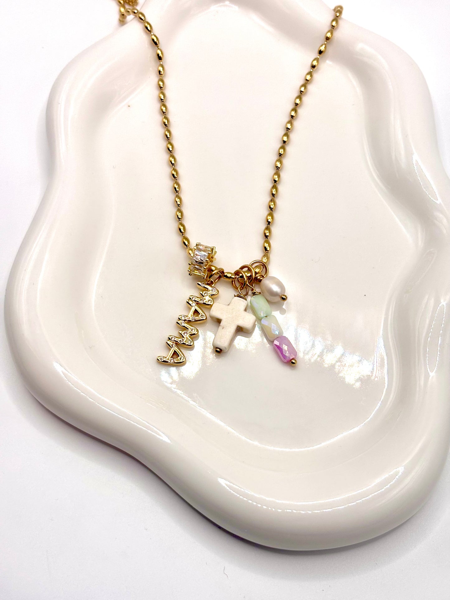 Siempre Mamá Necklace